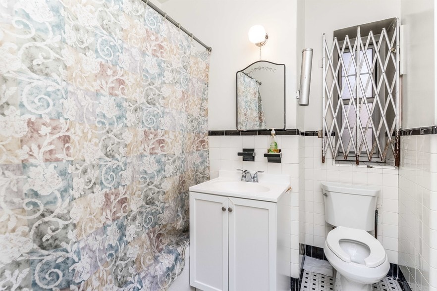 More Photos Of 3524 78th St, Jackson Heights Medical For Sale