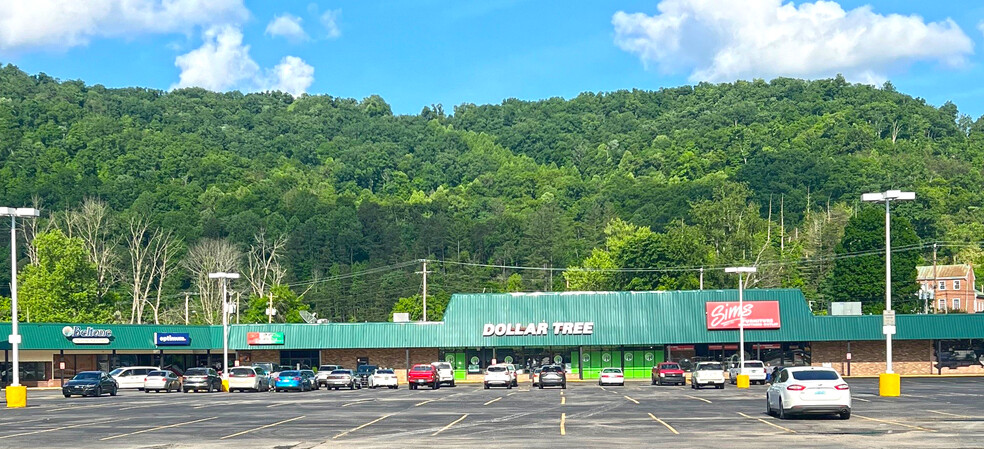 Primary Photo Of 114-216 Collins Cir, Prestonsburg Storefront For Lease