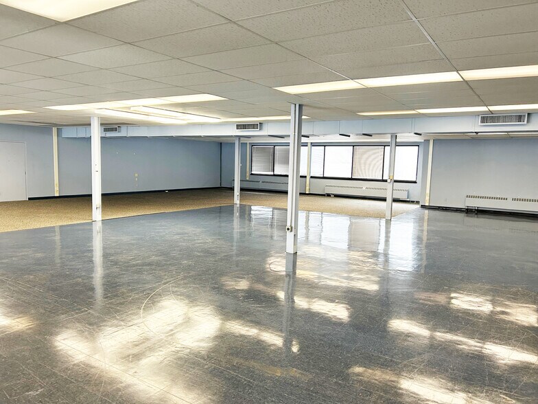 More Photos Of 93 Broadway, Menands Light Manufacturing For Sale