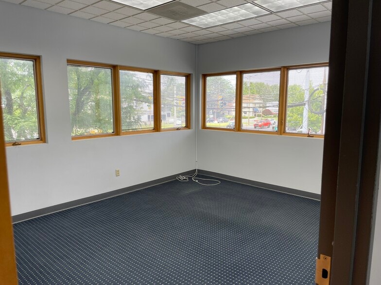 More Photos Of 1735 Central Ave, Albany Office For Sale