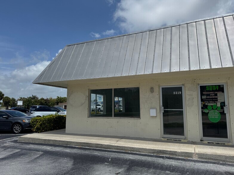 More Photos Of 2317 NE Dixie Hwy, Jensen Beach Storefront Retail Residential For Lease