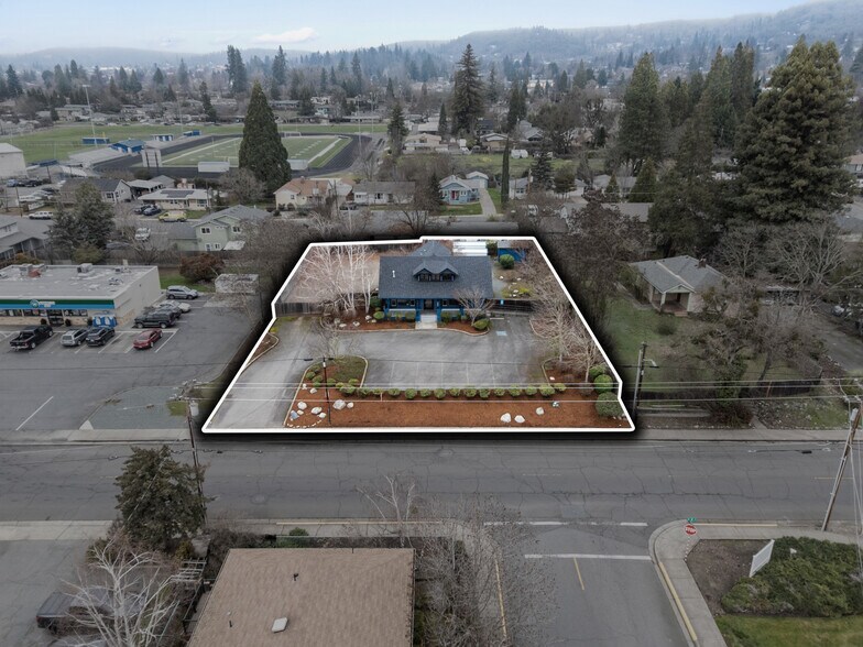 More Photos Of 858 NE A St, Grants Pass Office Residential For Sale