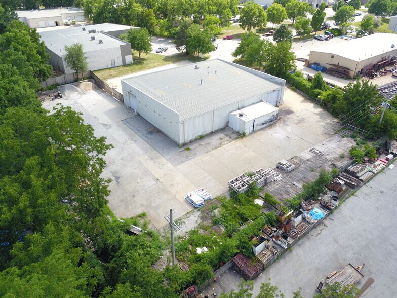 More Photos Of 6770 W 152nd Ter, Overland Park Warehouse For Lease