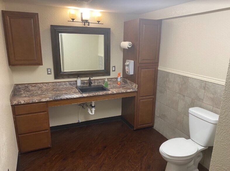 More Photos Of 120 Coad St, Fort Worth Warehouse For Lease