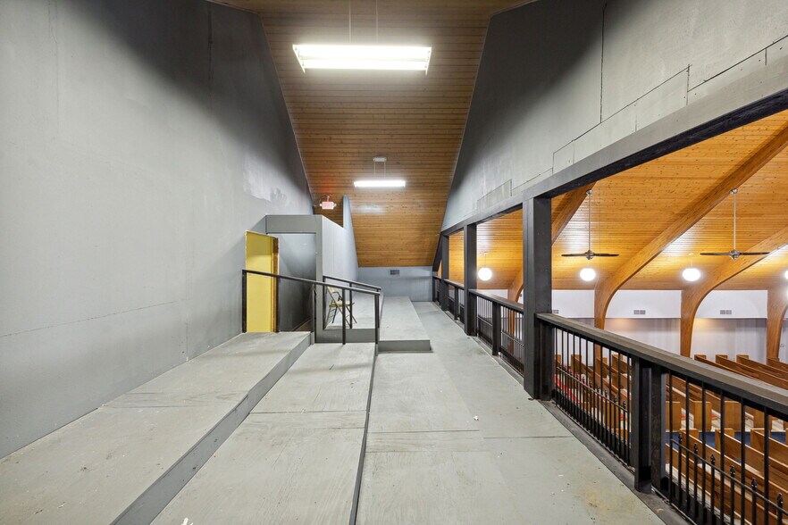 More Photos Of 1919 S Collins St, Arlington Religious Facility For Sale