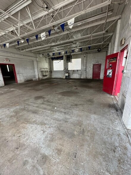 More Photos Of 436 E 14 Mile Rd, Madison Heights Auto Repair For Lease