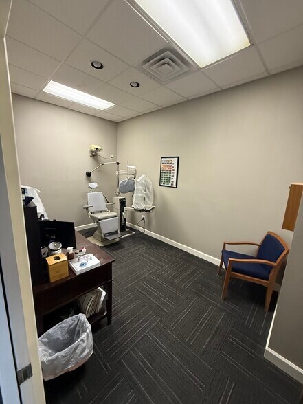 More Photos Of 10215 E 350 Hwy, Raytown Unknown For Lease