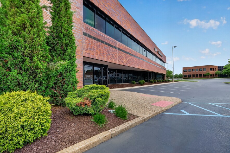More Photos Of 8888 Ladue Rd, Ladue Medical For Lease