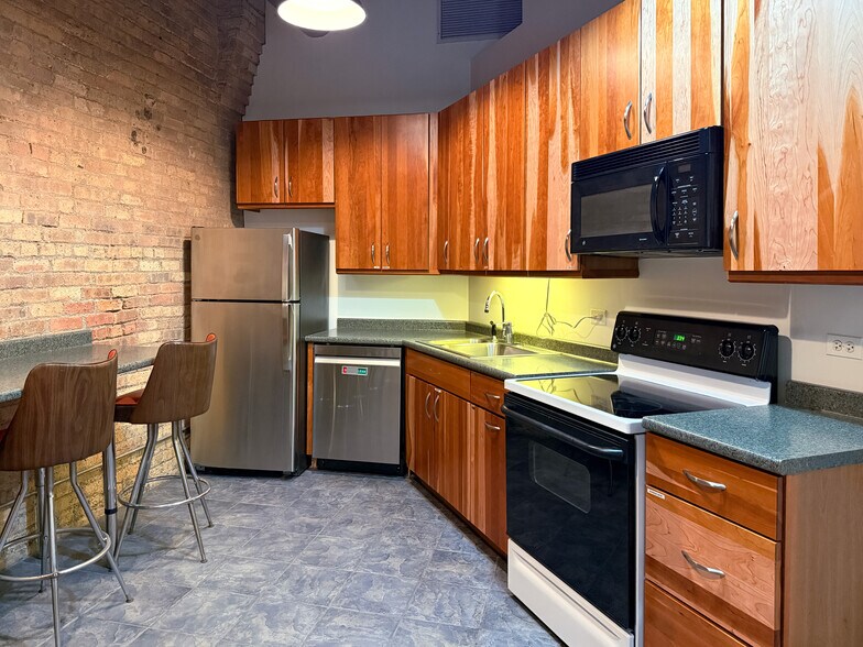 More Photos Of 770 N Halsted St, Chicago Office For Lease