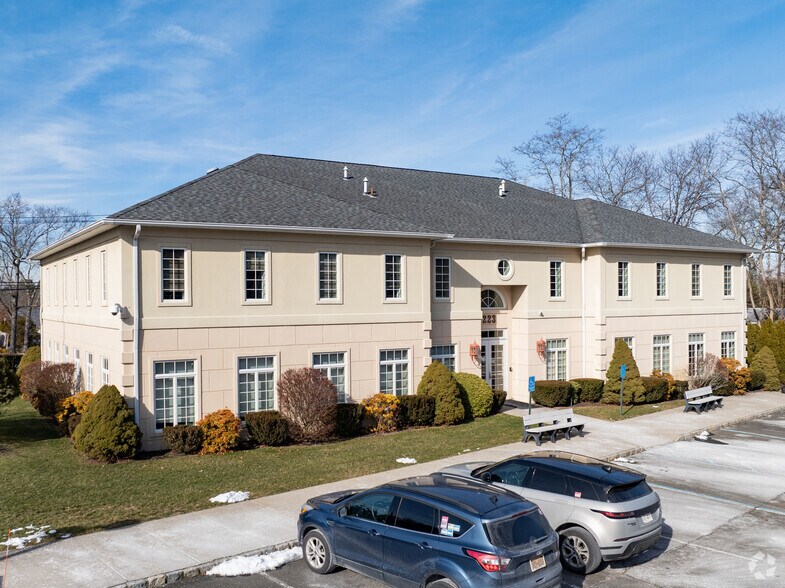 More Photos Of 223 W Montauk Hwy, Hampton Bays Medical For Lease