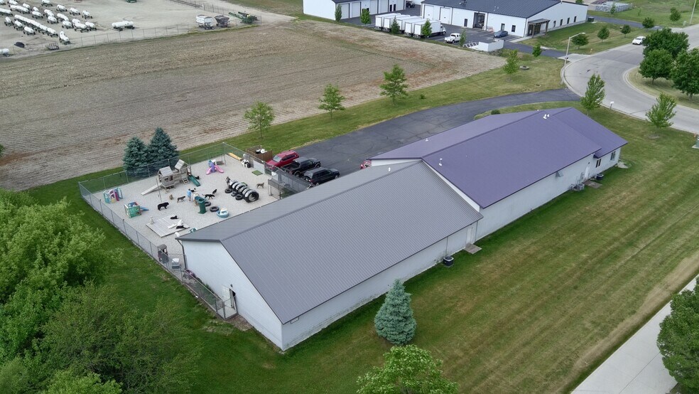 More Photos Of 4030 Commercial Dr, Janesville Manufacturing For Sale