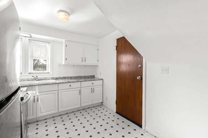 More Photos Of 8137-8145 Macomb St, Grosse Ile Apartments For Sale