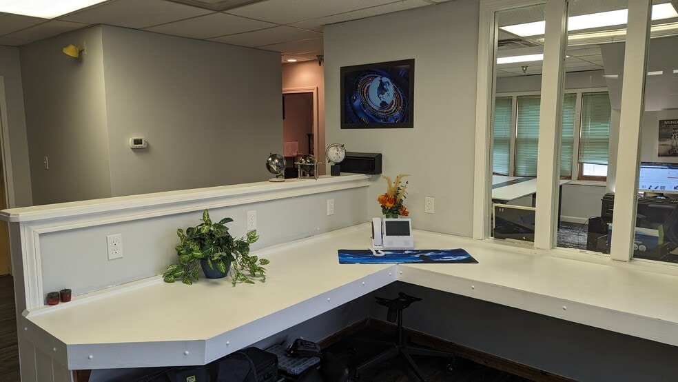 More Photos Of 29 Lafayette Rd, North Hampton Storefront Retail Office For Sale