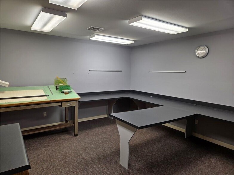 More Photos Of 1065 Muller Pky, Westwego Office For Sale