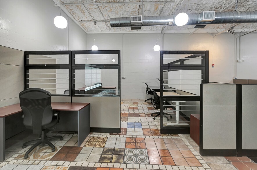 More Photos Of 450 94th Ave N, Saint Petersburg Freestanding For Lease