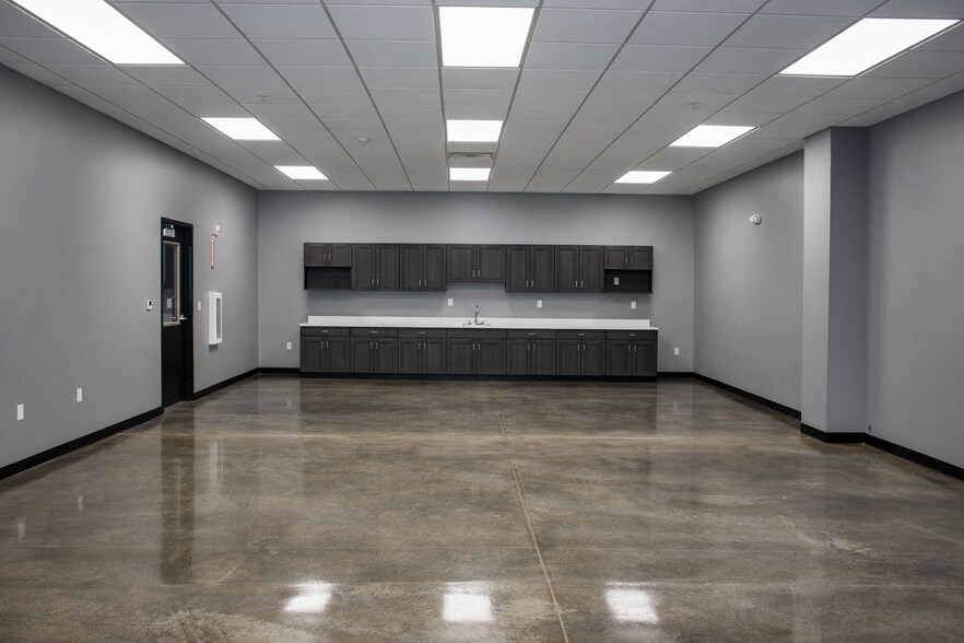 More Photos Of 13001 Mahoning Ave, North Jackson Warehouse For Lease