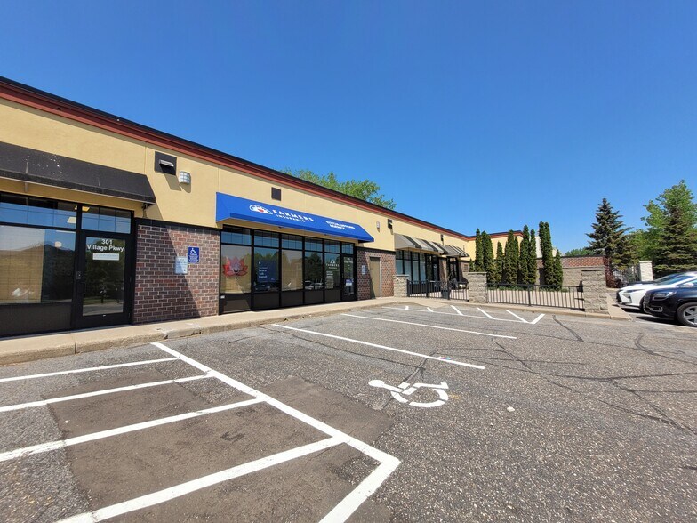More Photos Of 35-49 Central St, Circle Pines General Retail For Lease