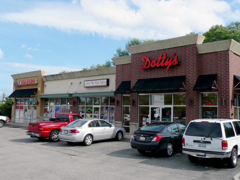 Primary Photo Of 2811-2817 Grand Ave, Waukegan Storefront For Lease