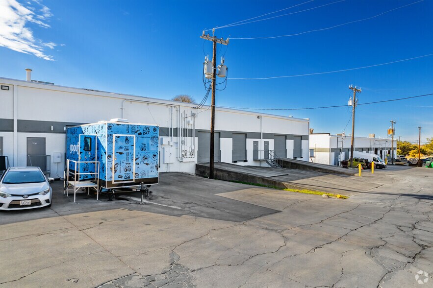 More Photos Of 12661-12679 Silicon Dr, San Antonio Light Distribution For Lease