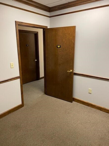 More Photos Of 1514 Mathis Ferry Rd, Mount Pleasant Light Distribution For Lease