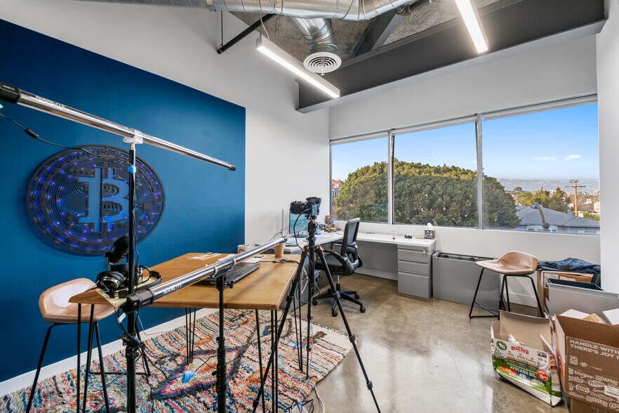 More Photos Of 400 S Beverly Dr, Beverly Hills Office For Lease