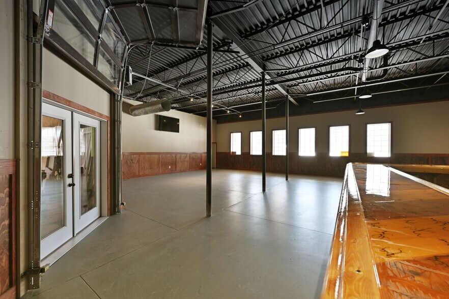 More Photos Of 11706 N Eaton Rd, Hayward Bar For Sale