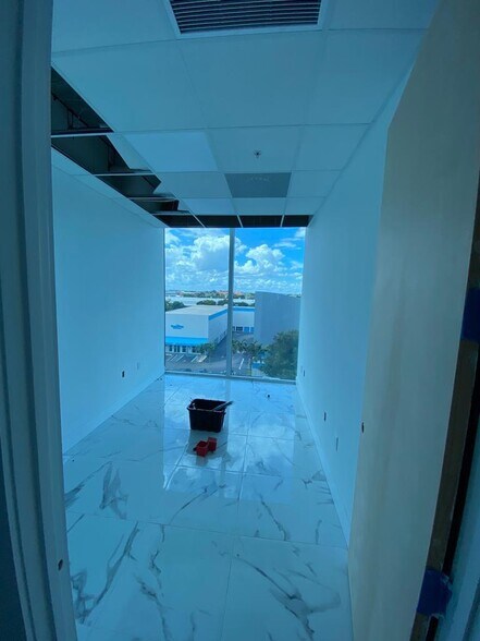 More Photos Of 10450 NW 33rd St, Doral Office For Sale
