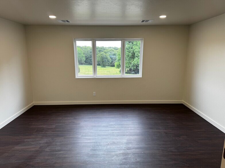 More Photos Of 8121 N Eastern Ave, Oklahoma City Office For Lease