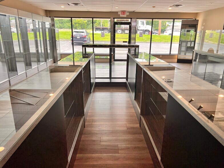 More Photos Of 810 Ohio Pike, Withamsville Office For Lease