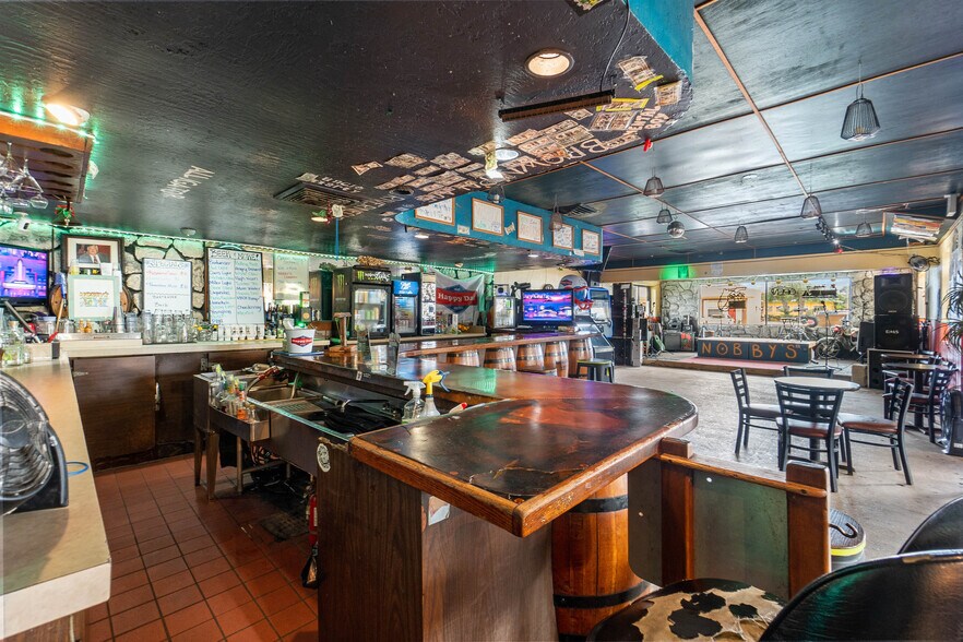 More Photos Of 10 Anastasia Blvd, Saint Augustine Bar For Lease