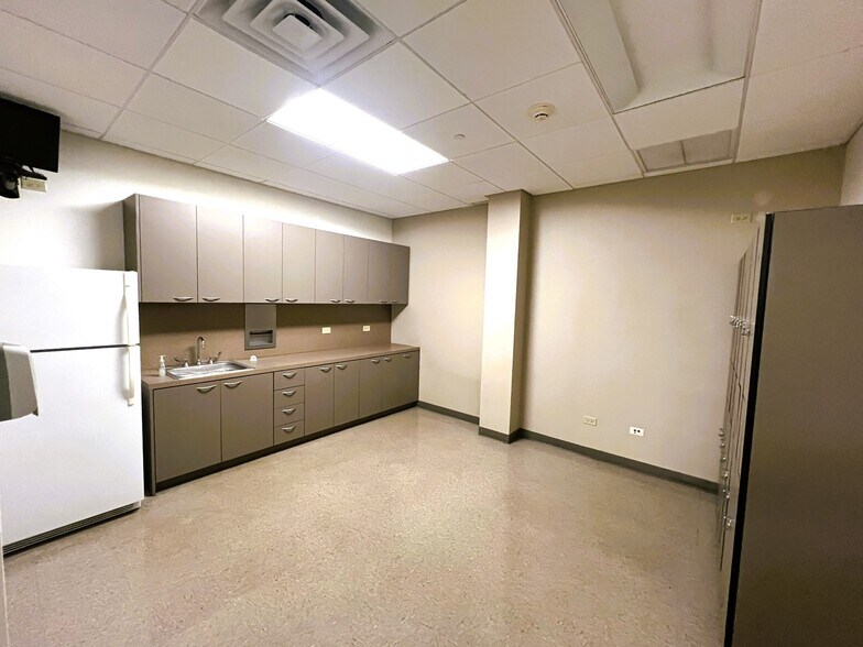 More Photos Of 28301 Diehl Rd, Warrenville Bank For Lease