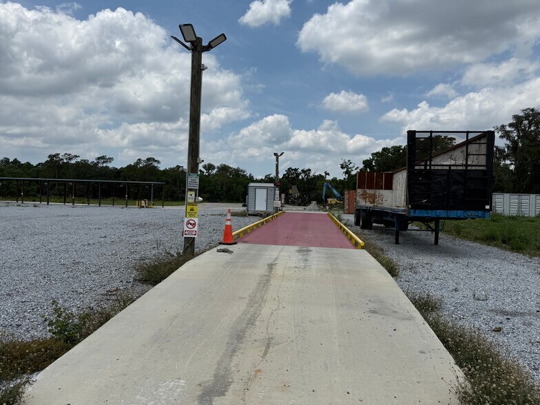 More Photos Of 2909 Sammonds Rd, Plant City Manufacturing For Lease