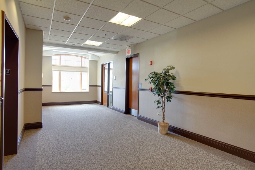 More Photos Of 5143-5151 Mochel Dr, Downers Grove Office For Sale