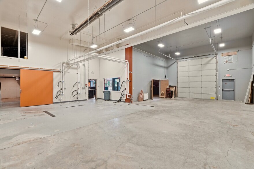 More Photos Of 4110 S Bowdish Rd, Spokane Light Distribution For Sale