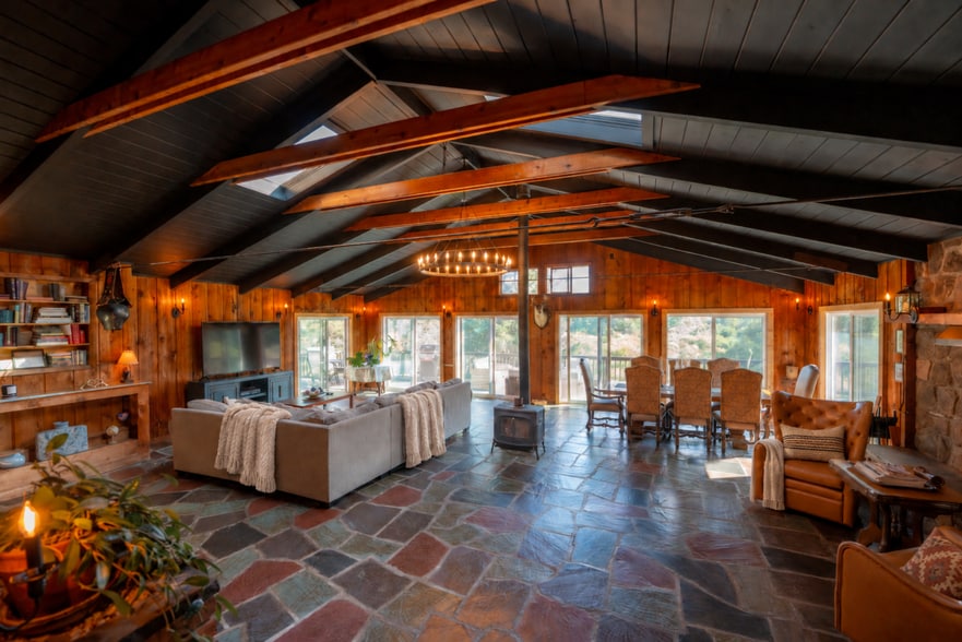 More Photos Of 770 John Shultis Rd, Denver Specialty For Sale