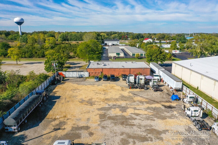 More Photos Of 675 Sunset Dr, Round Lake Warehouse For Sale