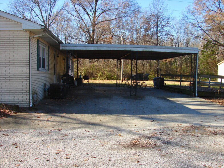 More Photos Of 715 W Broadway St, Sparta Apartments For Sale