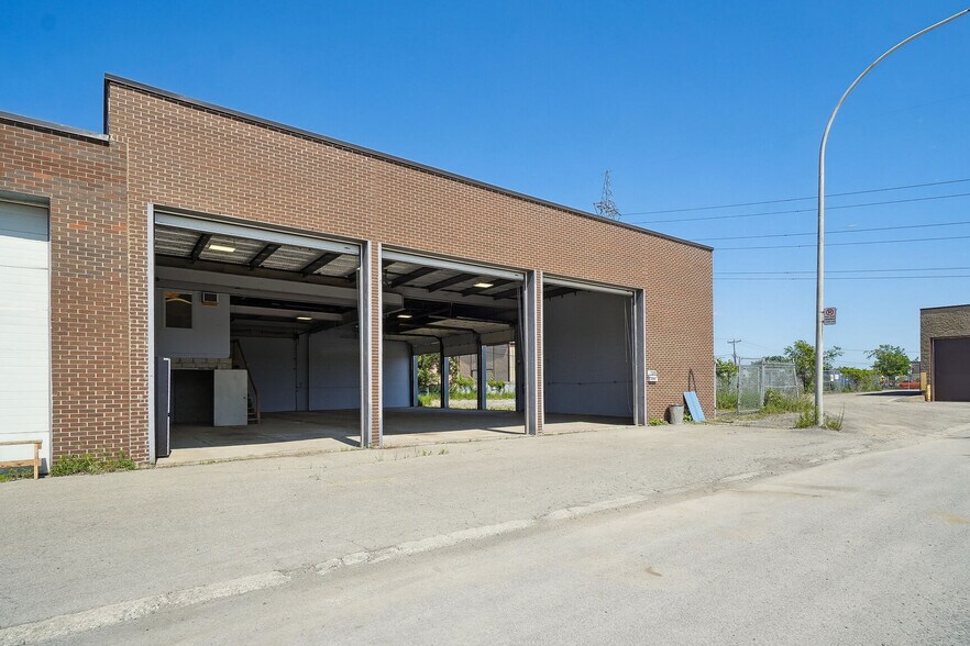 More Photos Of 6794-6798 Pl Pascal-Gagnon, Montréal Warehouse For Sale
