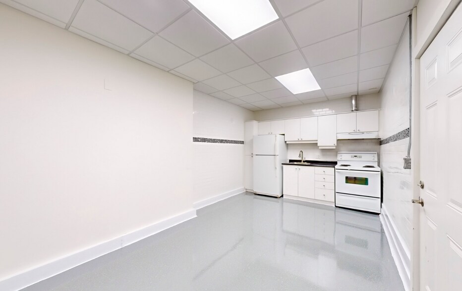 More Photos Of 11 Millwick Dr, Toronto Manufacturing For Lease