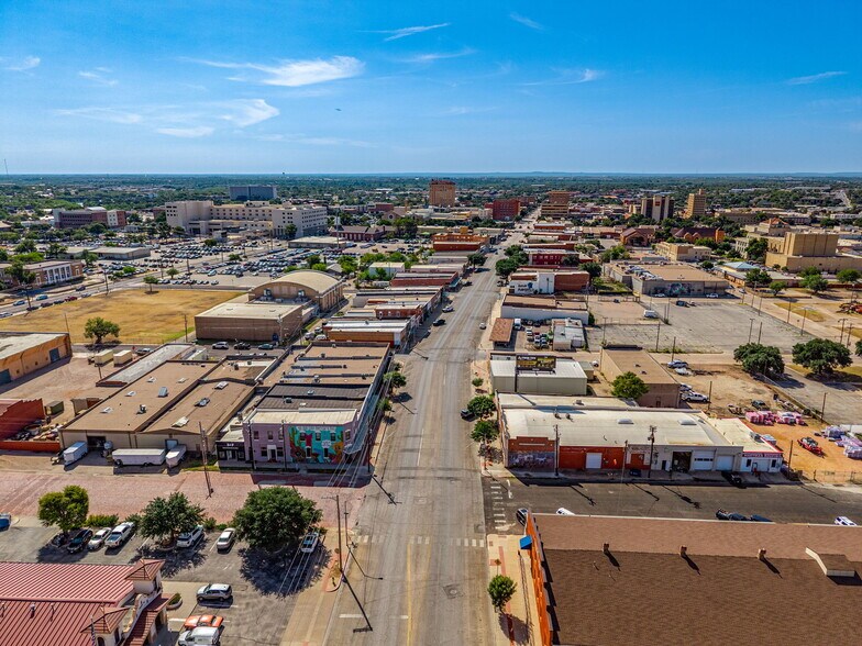 More Photos Of 318 N Chadbourne St, San Angelo Storefront For Sale