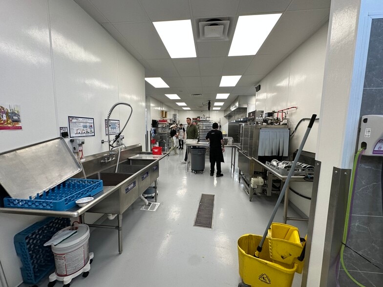 More Photos Of 590 N Main St, Leeds Manufacturing For Sale