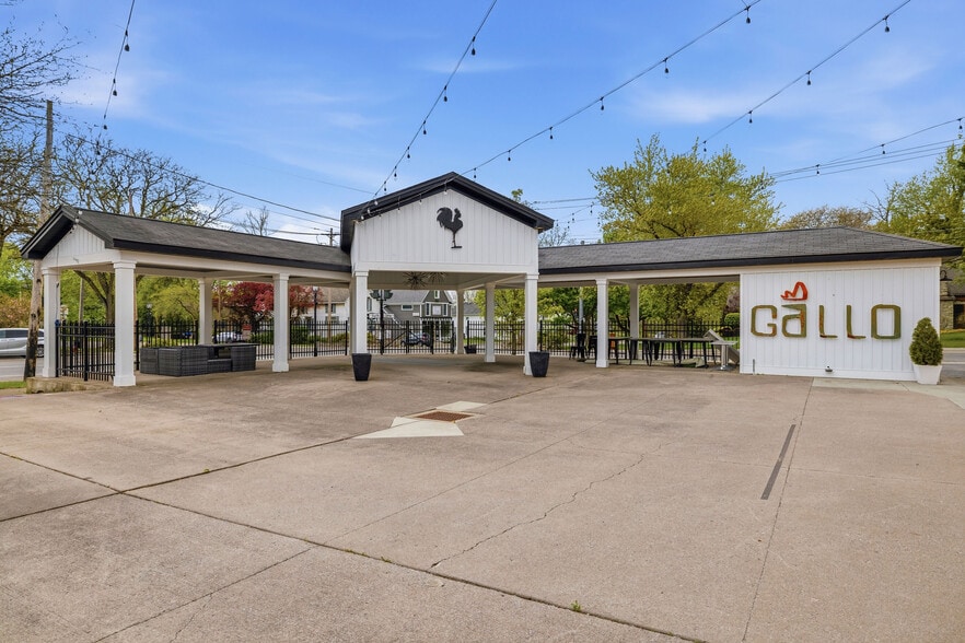 More Photos Of 402 Center St, Lewiston Restaurant For Sale