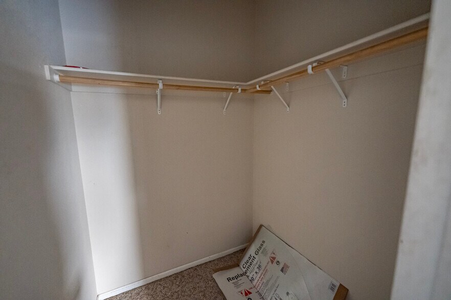 More Photos Of 5221 Hwy 68, Golden Valley Flex For Sale