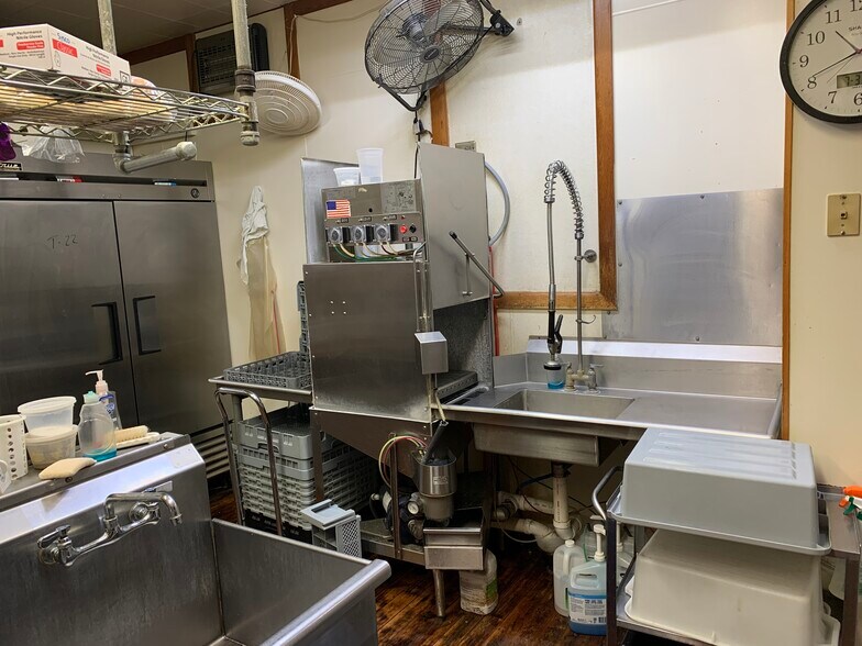 More Photos Of 105 N Main St, Sylvan Grove Restaurant For Sale