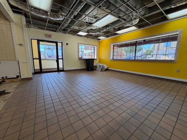 More Photos Of 39 Mechanic St, Marlborough Freestanding For Lease