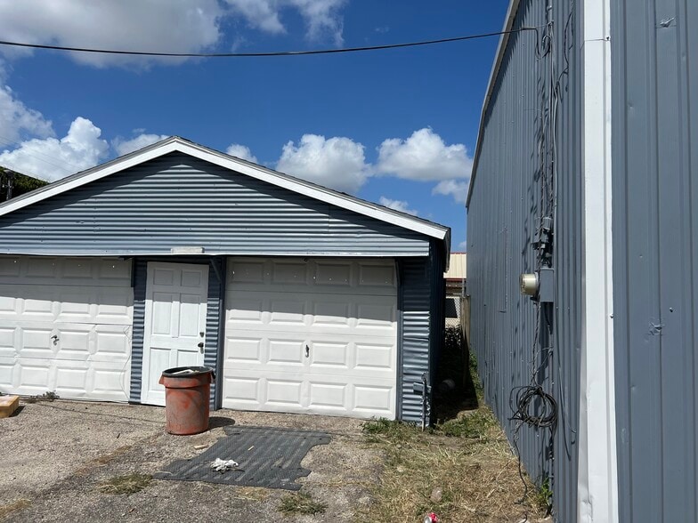 More Photos Of 302 Charlton St, Galena Park Warehouse For Sale