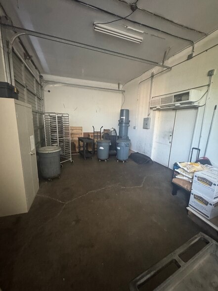 More Photos Of 7516 San Fernando Rd, Sun Valley Warehouse For Lease