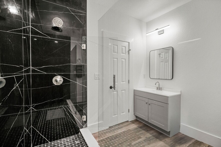 More Photos Of 806 E Chelsea St, Tampa Apartments For Sale