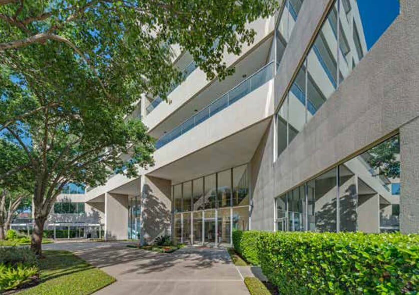 More Photos Of 12603 Southwest Fwy, Stafford Office For Lease