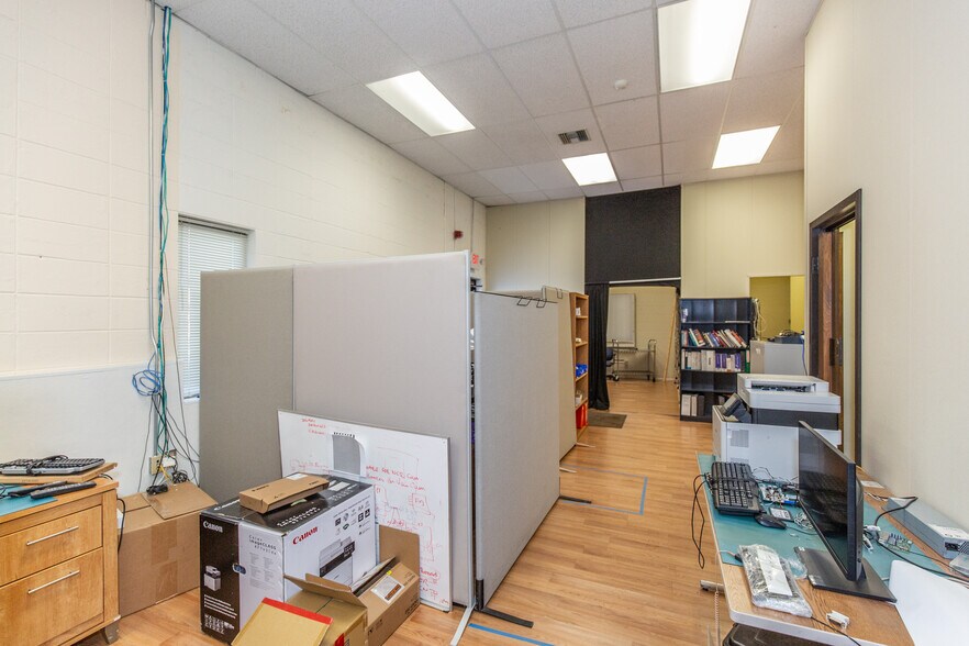 More Photos Of 37 Lark Industrial Pky, Greenville Warehouse For Sale